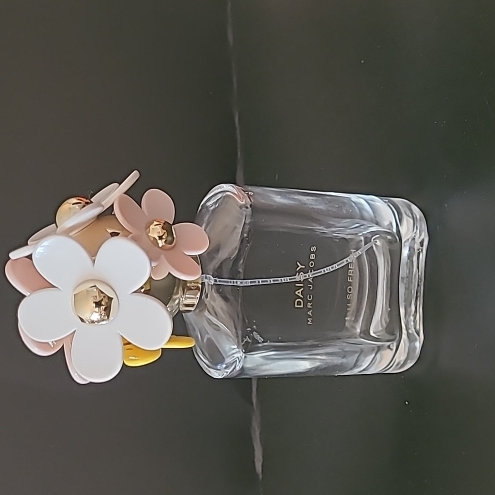 Marc Jacobs Daisy Eau So Fresh Bottle